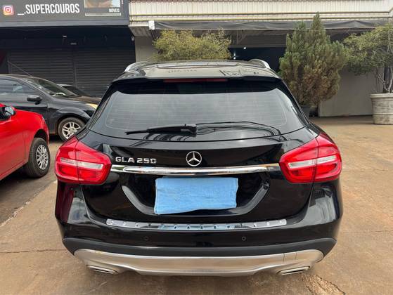 MERCEDES-BENZ GLA 250 2.0 16V TURBO GASOLINA ENDURO 4P AUTOMÁTICO MERCEDES-BENZ GLA 250 2.0 16V TURBO GASOLINA ENDURO 4P AUTOMÁTICO